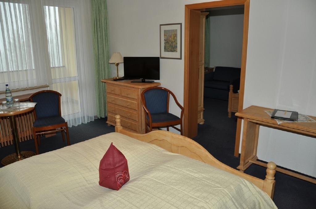 Hotel Am Wald -Garni- Elgersburg Экстерьер фото